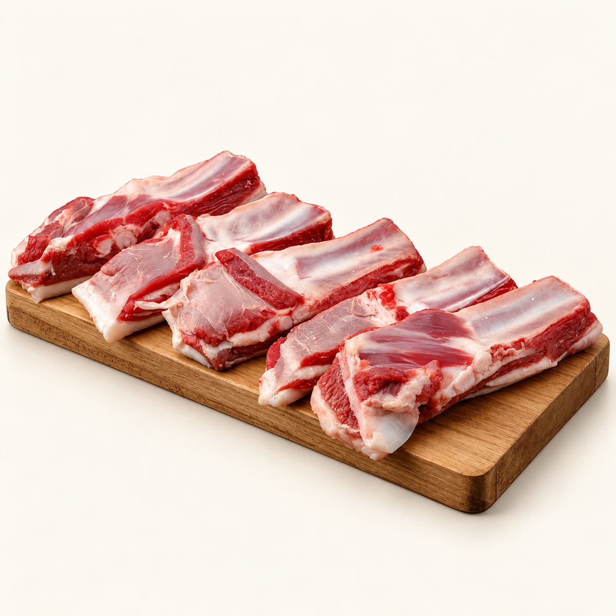 Jehněčí žebro s kostí 1kg – krémové pozadí