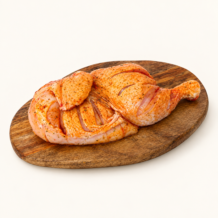 Kuře půlka kořeněné s rozmarýnem cca. 500 g – krémové pozadí